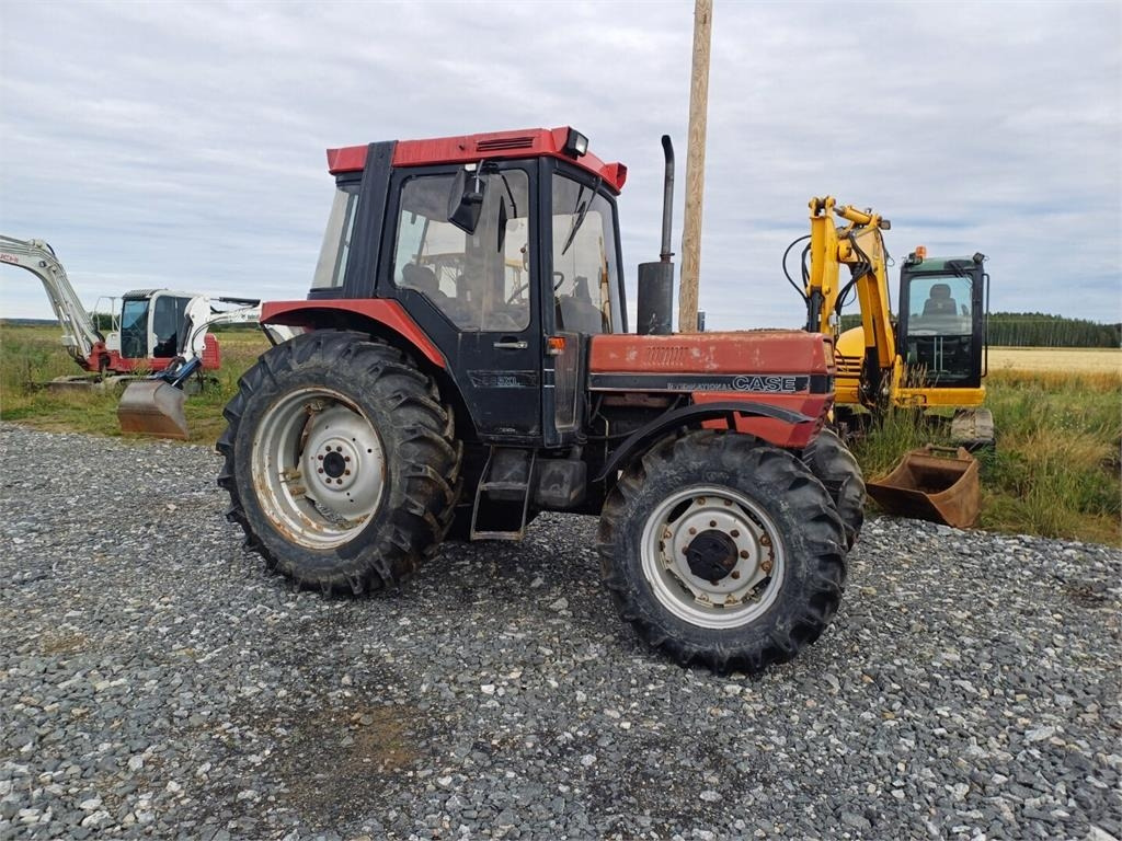 Case IH 685XL Hyvät renkaat. - Traktor: obrázek 4 Case IH 685XL Hyvät renkaat. - Traktor: obrázek 4