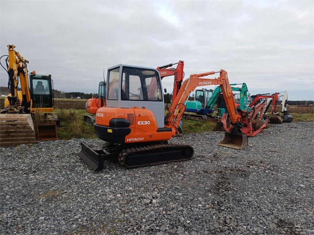 Mini rýpadlo Hitachi EX30 Kallistuvalla liittimellä: obrázek 6