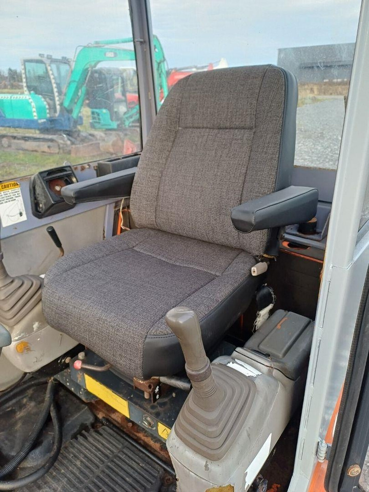 Mini rýpadlo Hitachi EX30 Kallistuvalla liittimellä: obrázek 12