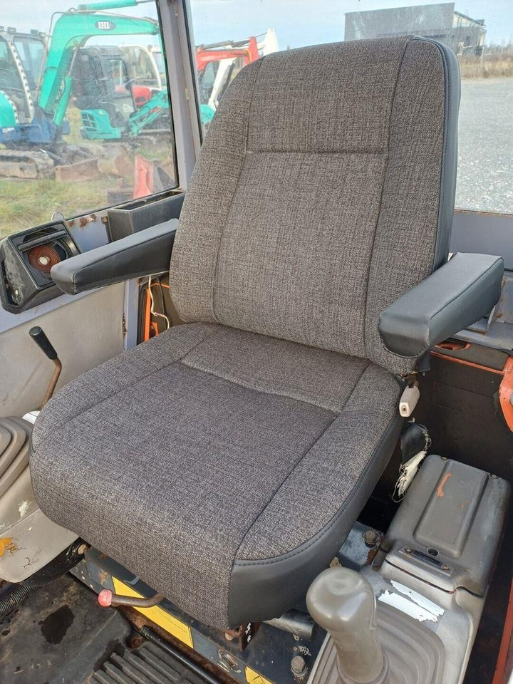 Mini rýpadlo Hitachi EX30 Kallistuvalla liittimellä: obrázek 13