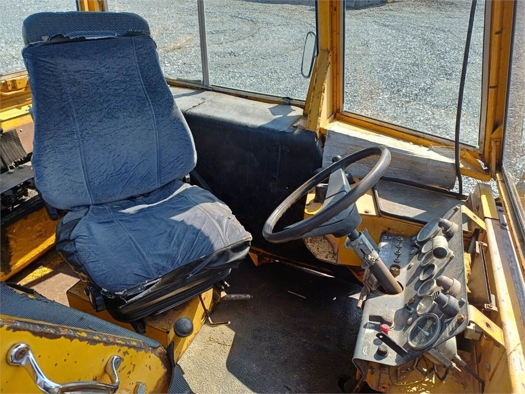 Rýpadlo-nakladač Massey Ferguson 50B traktorikaivuri: obrázek 11