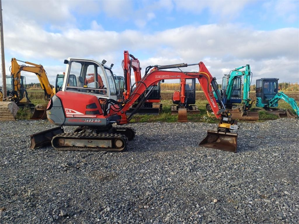 Neuson 3602RD Engcon pyörittäjällä - Mini rýpadlo: obrázek 5 Neuson 3602RD Engcon pyörittäjällä - Mini rýpadlo: obrázek 5