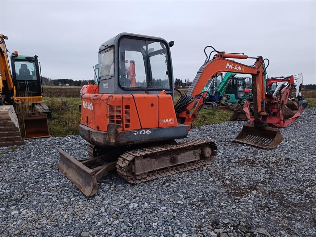 Pel-Job EB406 rautateloilla. Kolme kauhaa - Mini rýpadlo: obrázek 5 Pel-Job EB406 rautateloilla. Kolme kauhaa - Mini rýpadlo: obrázek 5