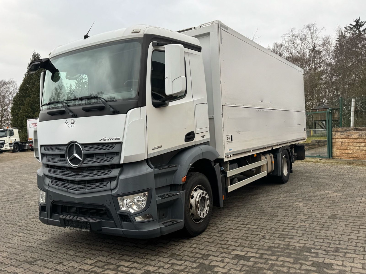 Mercedes-Benz Antos 1836L/4x2/2t.LBW/2xAHK/aus.1Hand/16.Pal. - Přepravník nápojů: obrázek 3 Mercedes-Benz Antos 1836L/4x2/2t.LBW/2xAHK/aus.1Hand/16.Pal. - Přepravník nápojů: obrázek 3