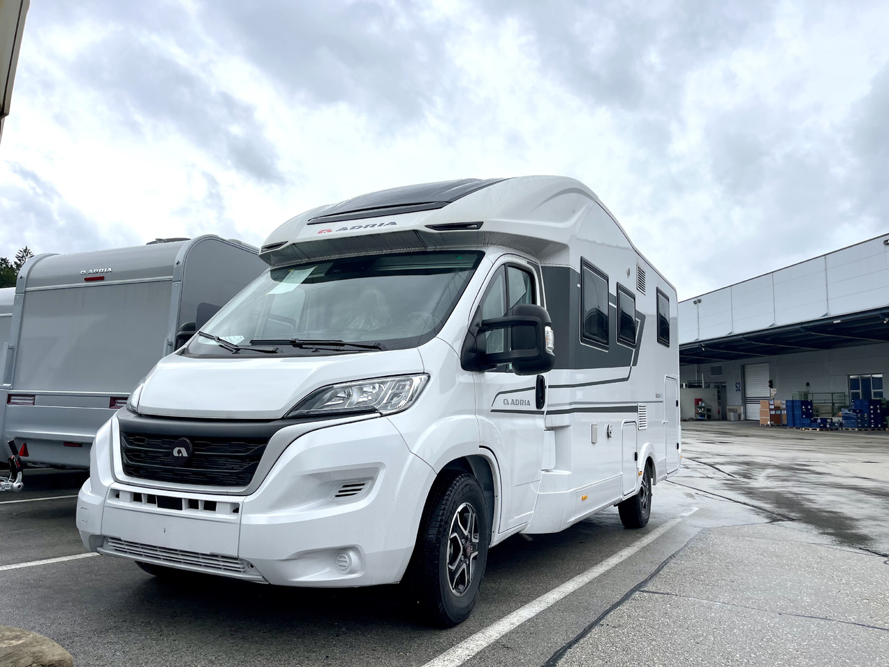 ADRIA Matrix axess 650 SC - Polointegrovaný obytný vůz: obrázek 2 ADRIA Matrix axess 650 SC - Polointegrovaný obytný vůz: obrázek 2