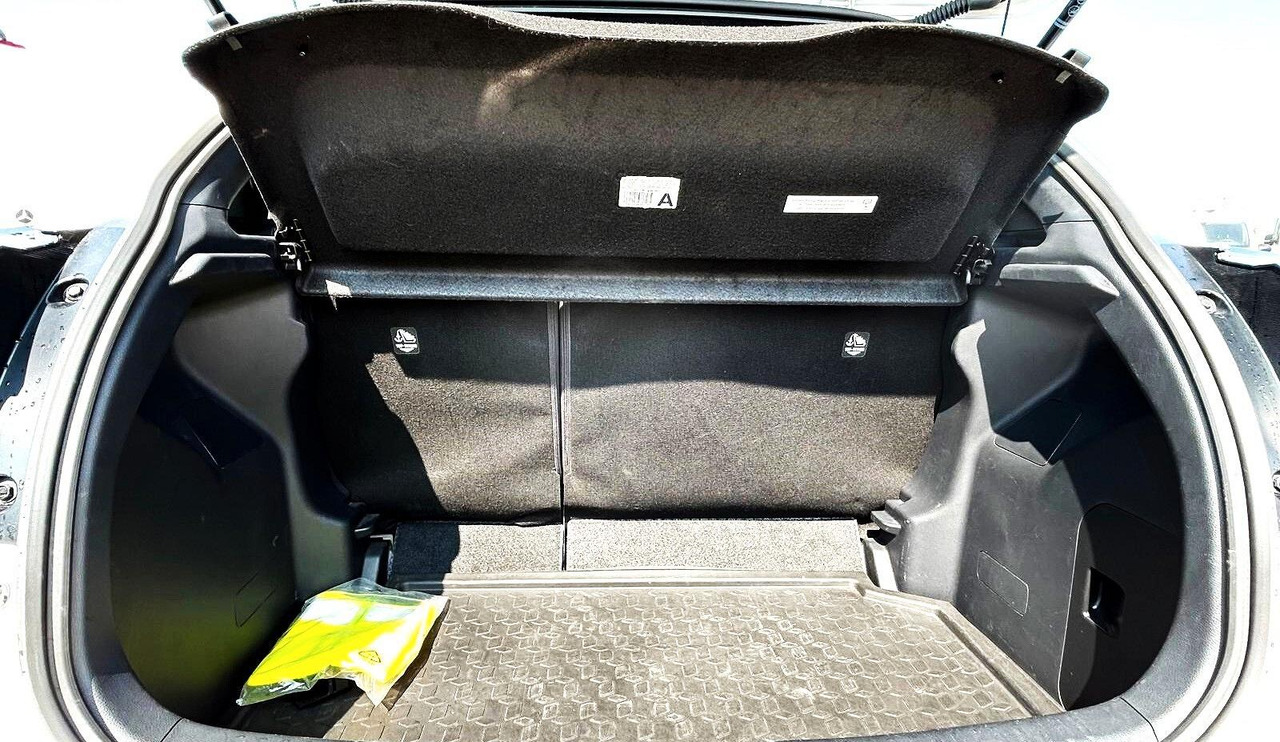 Sedan Toyota Yaris 1.5 Hybrid 5 porte Lounge: obrázek 17