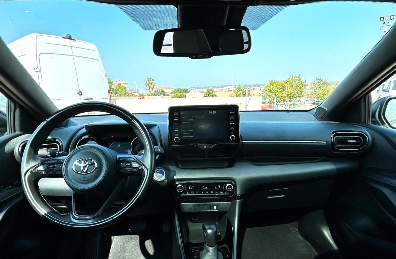 Sedan Toyota Yaris 1.5 Hybrid 5 porte Lounge: obrázek 12