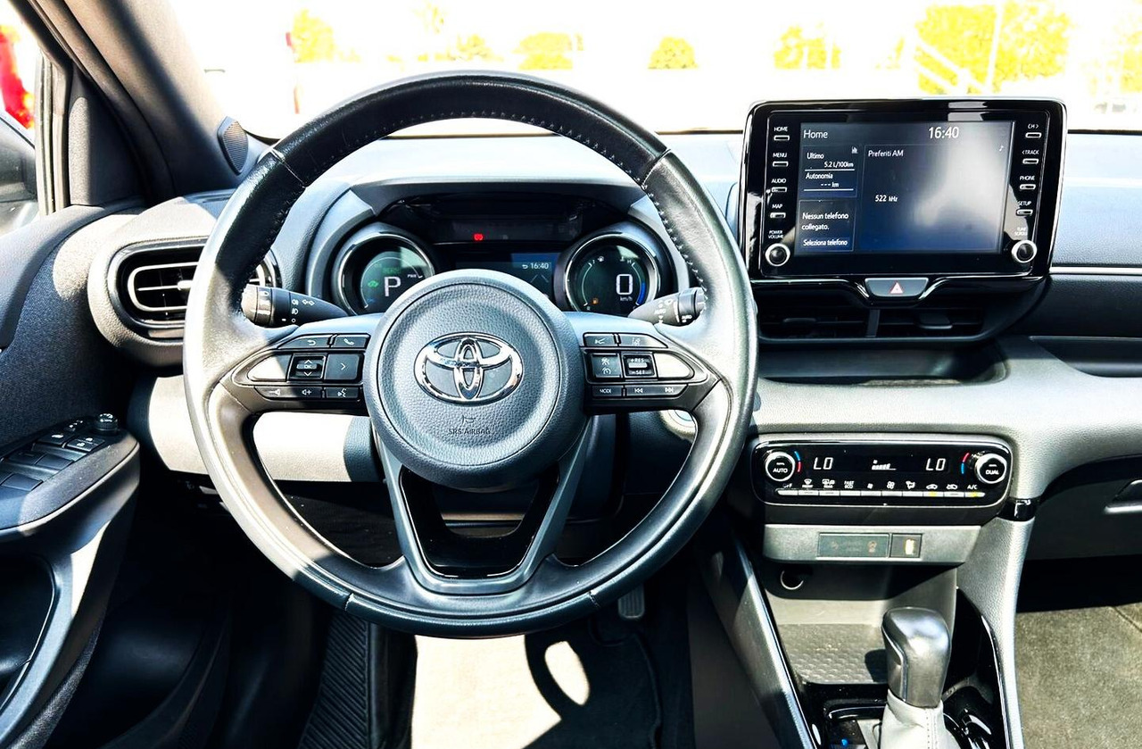 Sedan Toyota Yaris 1.5 Hybrid 5 porte Lounge: obrázek 14