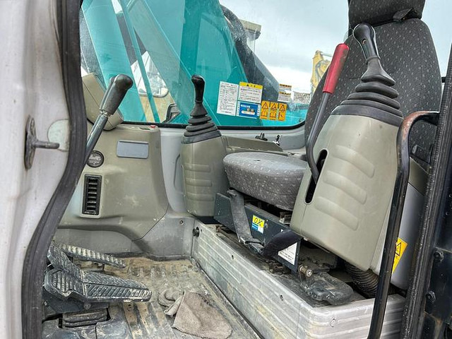 Rýpadlo Kobelco SK135SR: obrázek 11