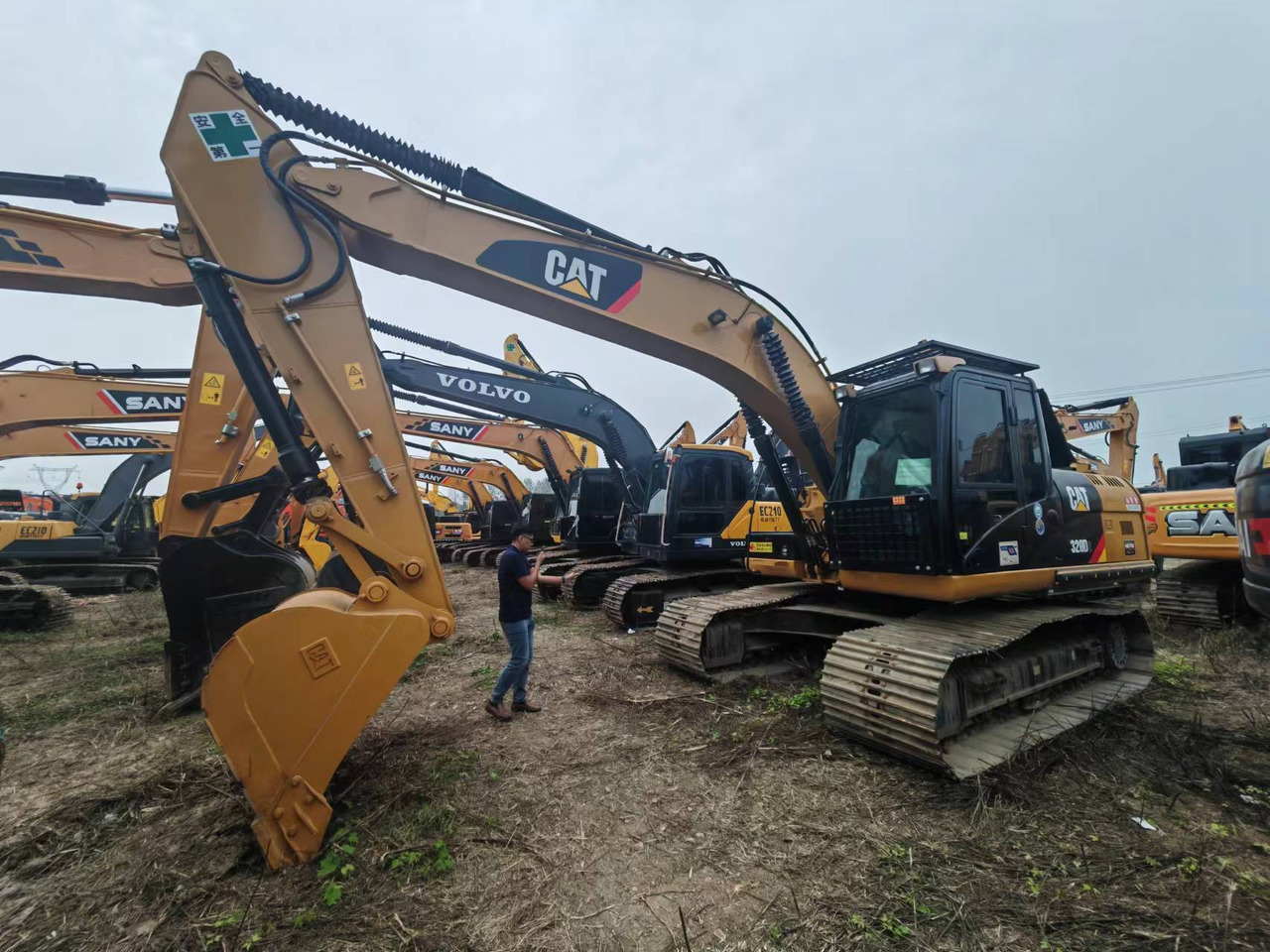 CATERPILLAR 320D2 - Pásové rýpadlo: obrázek 1 CATERPILLAR 320D2 - Pásové rýpadlo: obrázek 1