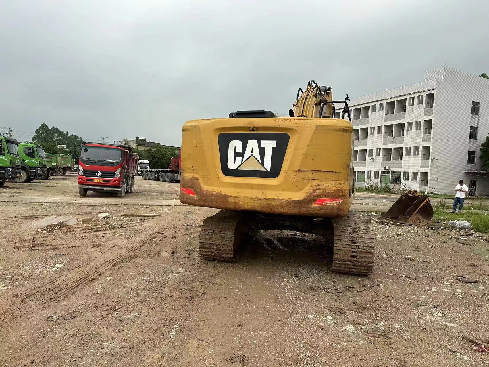 CATERPILLAR 320GC - Pásové rýpadlo: obrázek 3 CATERPILLAR 320GC - Pásové rýpadlo: obrázek 3