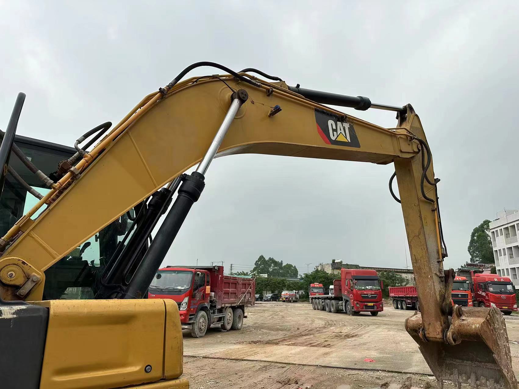 CATERPILLAR 320GC - Pásové rýpadlo: obrázek 4 CATERPILLAR 320GC - Pásové rýpadlo: obrázek 4