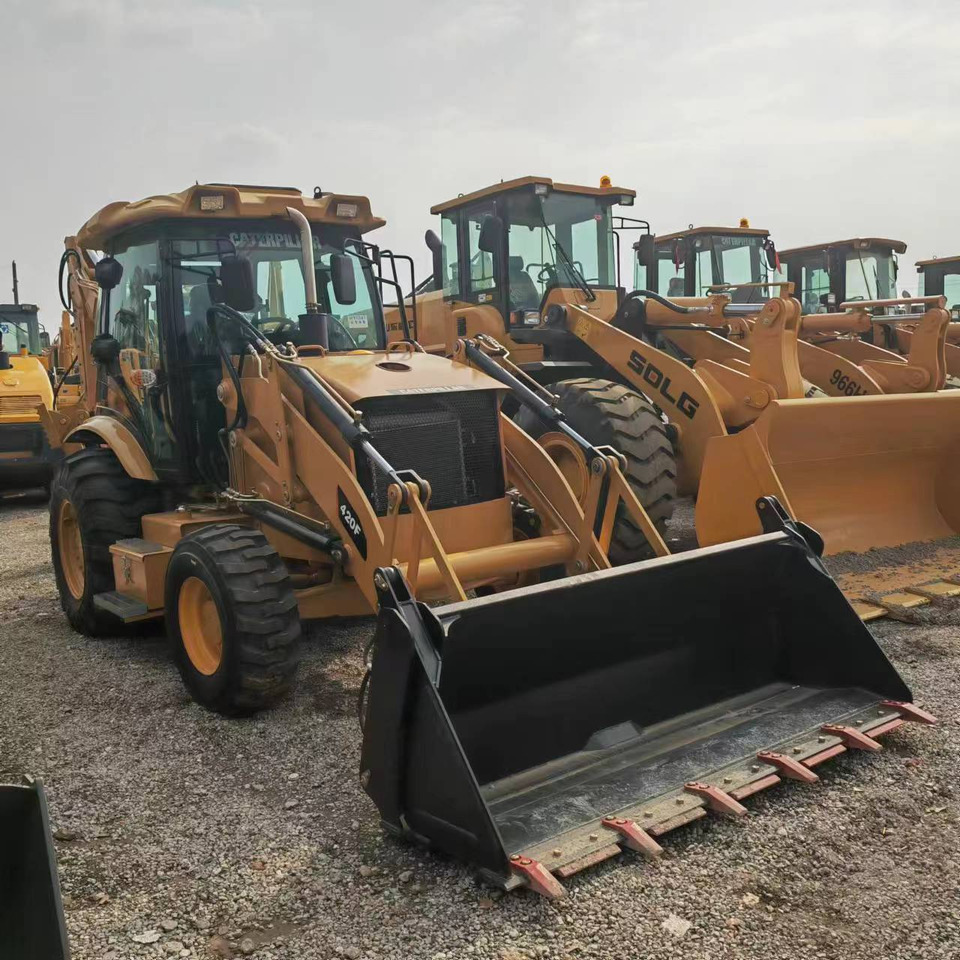 CATERPILLAR 420F - Rýpadlo-nakladač: obrázek 2 CATERPILLAR 420F - Rýpadlo-nakladač: obrázek 2