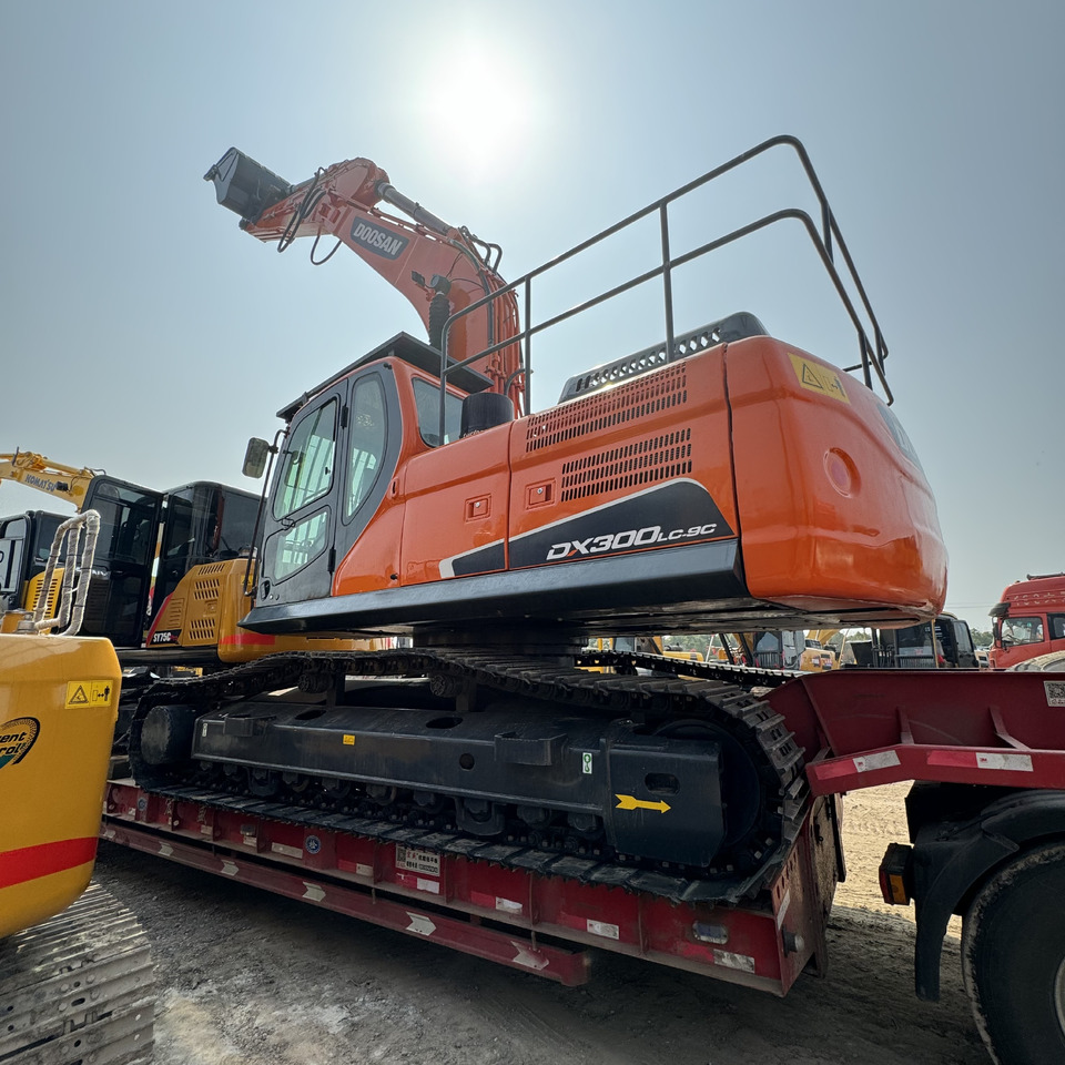 DOOSAN DX300 - Pásové rýpadlo: obrázek 1 DOOSAN DX300 - Pásové rýpadlo: obrázek 1