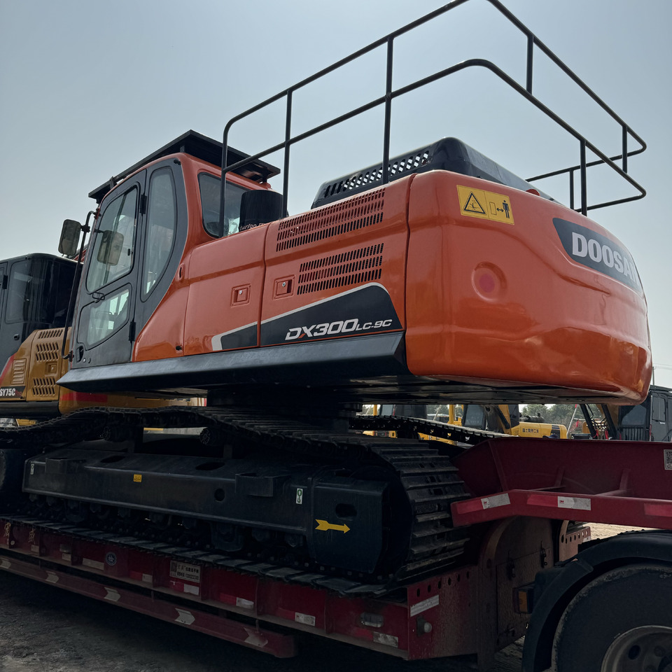 DOOSAN DX300 - Pásové rýpadlo: obrázek 3 DOOSAN DX300 - Pásové rýpadlo: obrázek 3