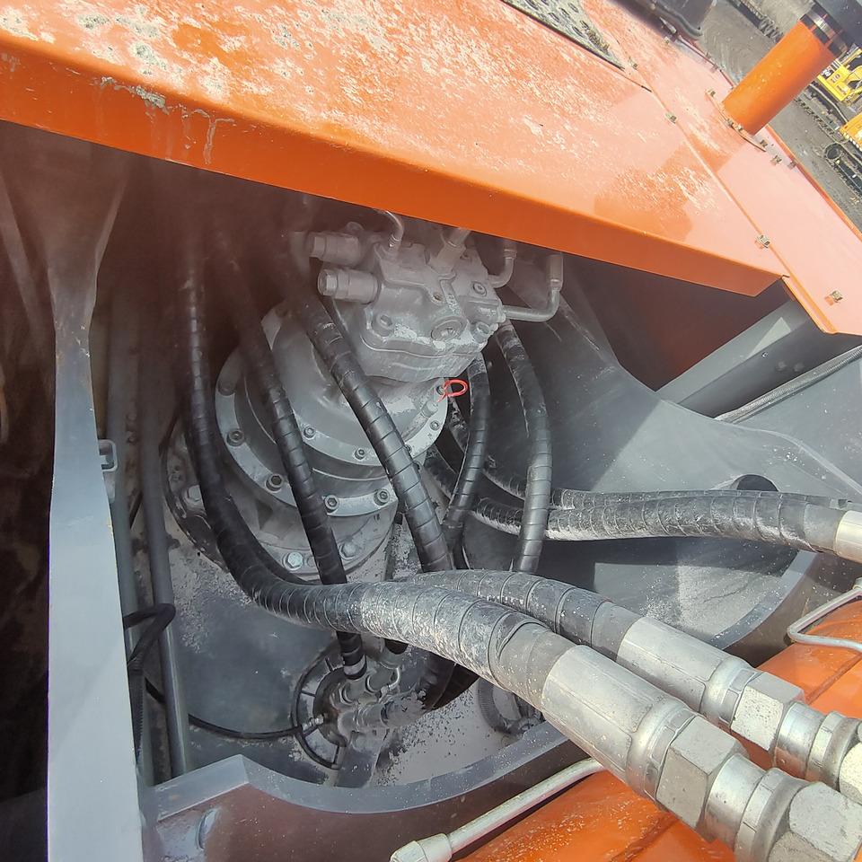 HITACHI ZX350 - Pásové rýpadlo: obrázek 5 HITACHI ZX350 - Pásové rýpadlo: obrázek 5