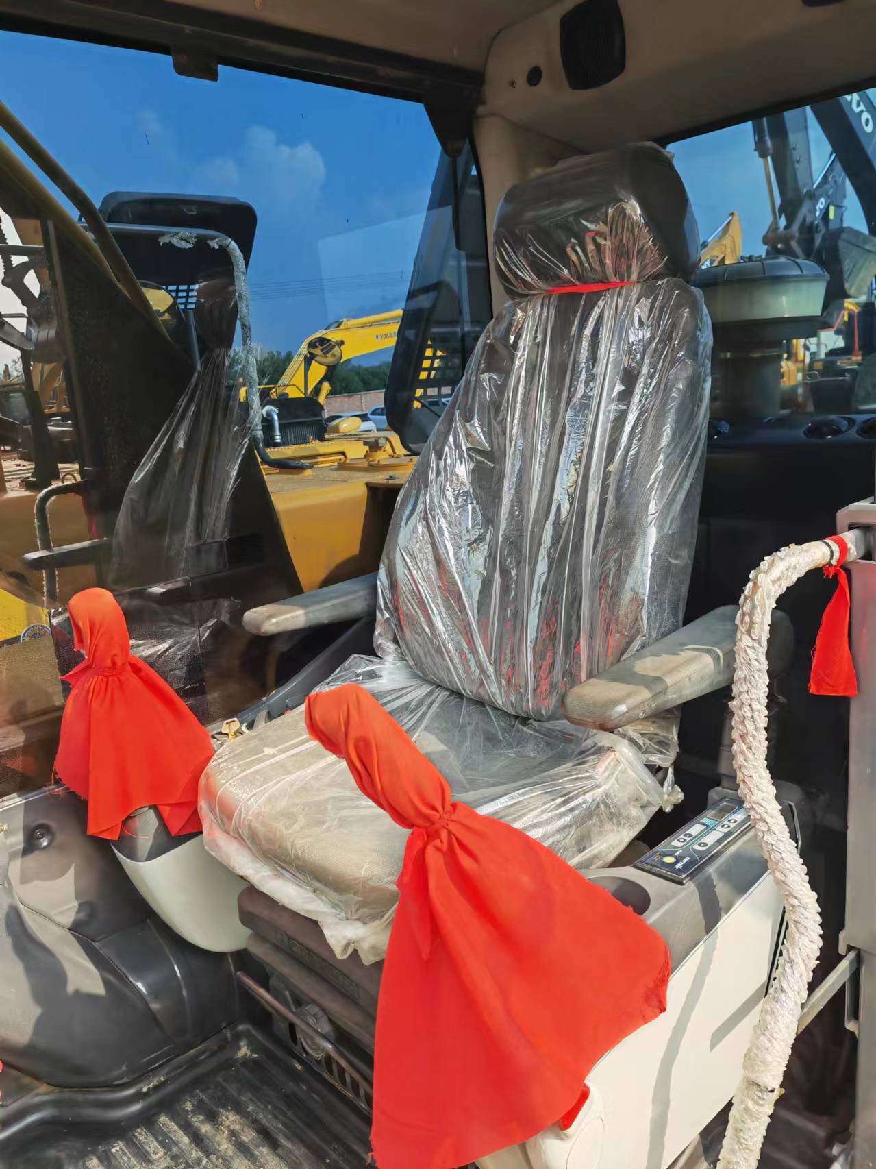 Pásové rýpadlo KOMATSU PC200: obrázek 11