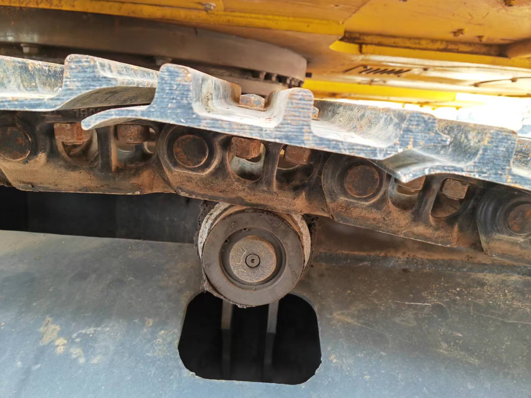 Pásové rýpadlo KOMATSU PC200: obrázek 6
