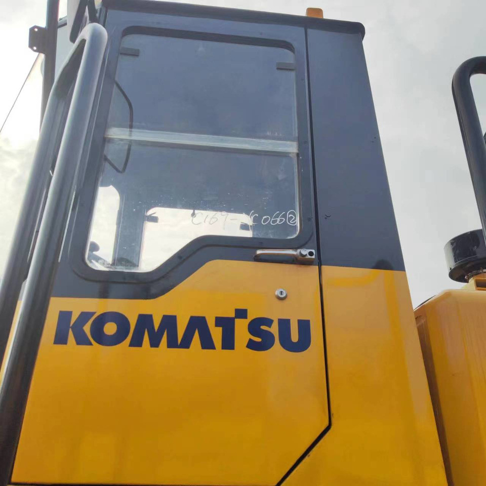 KOMATSU WA380 - Kolový nakladač: obrázek 5 KOMATSU WA380 - Kolový nakladač: obrázek 5