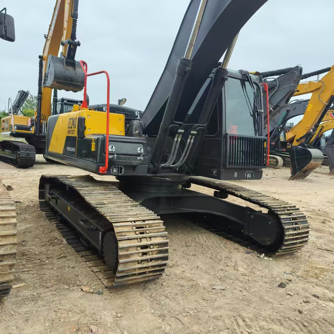 VOLVO EC240 - Pásové rýpadlo: obrázek 4 VOLVO EC240 - Pásové rýpadlo: obrázek 4