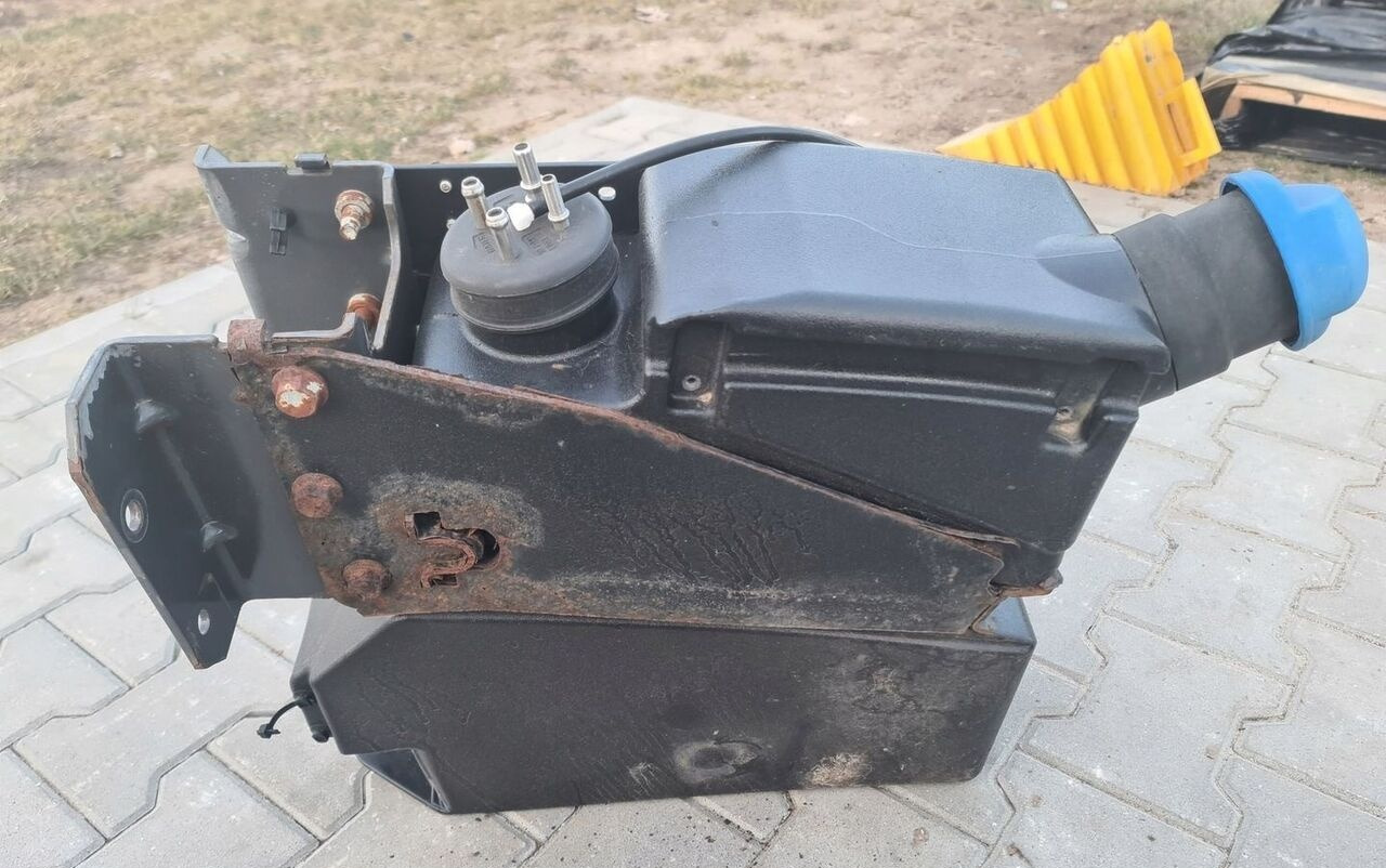 207667733 Volvo FL FE - Nádrž na AdBlue pro Nákladní auto: obrázek 2 207667733 Volvo FL FE - Nádrž na AdBlue pro Nákladní auto: obrázek 2