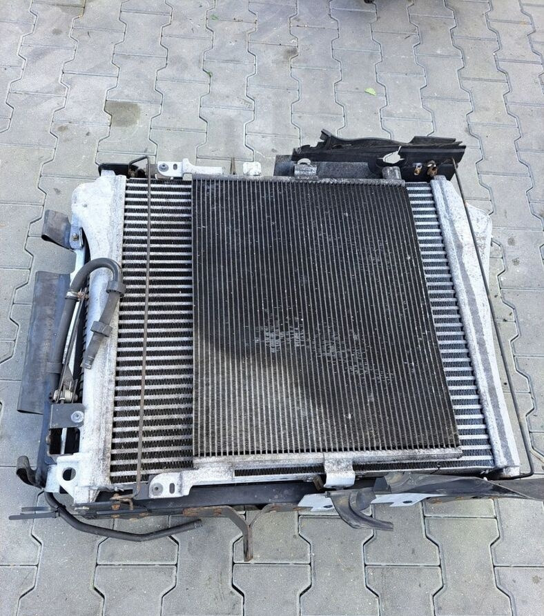 Behr KOMPLET CHŁODNICA VOLVO FE RENAULT PREMIUM DXI 7 - Chladič pro Nákladní auto: obrázek 4 Behr KOMPLET CHŁODNICA VOLVO FE RENAULT PREMIUM DXI 7 - Chladič pro Nákladní auto: obrázek 4