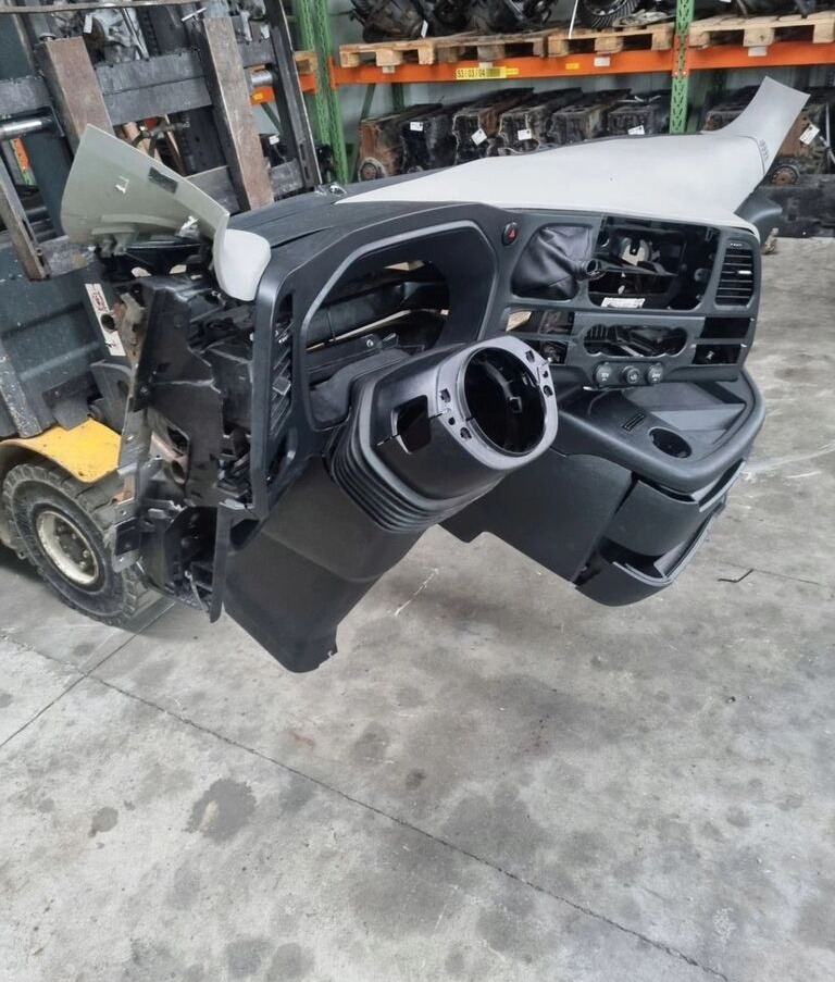 Ford KONSOLA KOMPLETNA KOKPIT DESKA ROZDZIELCZA STELAŻ F-MAX EURO 6 Ford KONSOLA KOMPLETNA KOKPIT DESKA ROZDZIELCZA STELAŻ FORD F-MAX EURO 6 - Palubní deska pro Nákladní auto: obrázek 5 Ford KONSOLA KOMPLETNA KOKPIT DESKA ROZDZIELCZA STELAŻ F-MAX EURO 6 Ford KONSOLA KOMPLETNA KOKPIT DESKA ROZDZIELCZA STELAŻ FORD F-MAX EURO 6 - Palubní deska pro Nákladní auto: obrázek 5