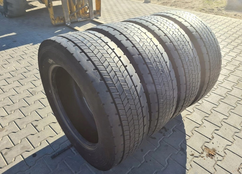 GOODYEAR TYŁ FUELMAX D 295/60 R 22.5 4 szt. stalowe - Pneumatiky a ráfky: obrázek 2 GOODYEAR TYŁ FUELMAX D 295/60 R 22.5 4 szt. stalowe - Pneumatiky a ráfky: obrázek 2