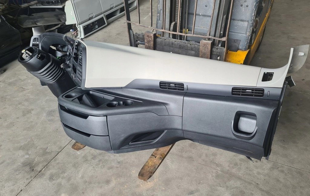 KONSOLA KOMPLETNA KOKPIT DESKA ROZDZIELCZA STELAŻ FORD F-MAX 500 TRUCKS - Palubní deska: obrázek 3 KONSOLA KOMPLETNA KOKPIT DESKA ROZDZIELCZA STELAŻ FORD F-MAX 500 TRUCKS - Palubní deska: obrázek 3