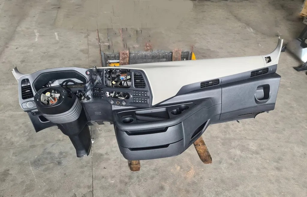 KONSOLA KOMPLETNA KOKPIT DESKA ROZDZIELCZA STELAŻ FORD F-MAX 500 TRUCKS - Palubní deska: obrázek 1 KONSOLA KOMPLETNA KOKPIT DESKA ROZDZIELCZA STELAŻ FORD F-MAX 500 TRUCKS - Palubní deska: obrázek 1