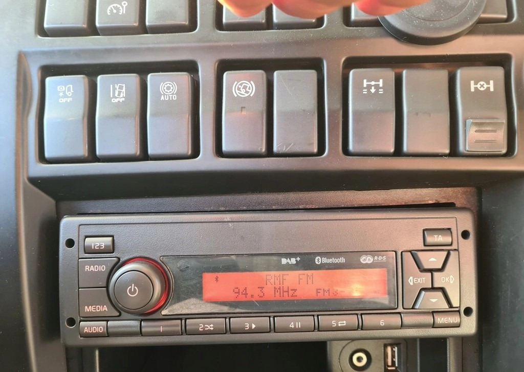 ORYGINALNE RADIO MP3 BLUETOOTH CD AUX USB 12V VOLVO FE FL EURO 6 - Kabina a interiér: obrázek 1 ORYGINALNE RADIO MP3 BLUETOOTH CD AUX USB 12V VOLVO FE FL EURO 6 - Kabina a interiér: obrázek 1