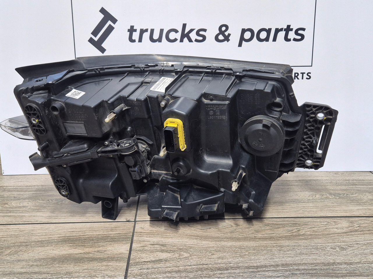 RENAULT REFLEKTOR LAMPA RENAULT RANGE T GAMA T EVOLUTION EVO LED LEWA - Světlomet pro Nákladní auto: obrázek 3 RENAULT REFLEKTOR LAMPA RENAULT RANGE T GAMA T EVOLUTION EVO LED LEWA - Světlomet pro Nákladní auto: obrázek 3