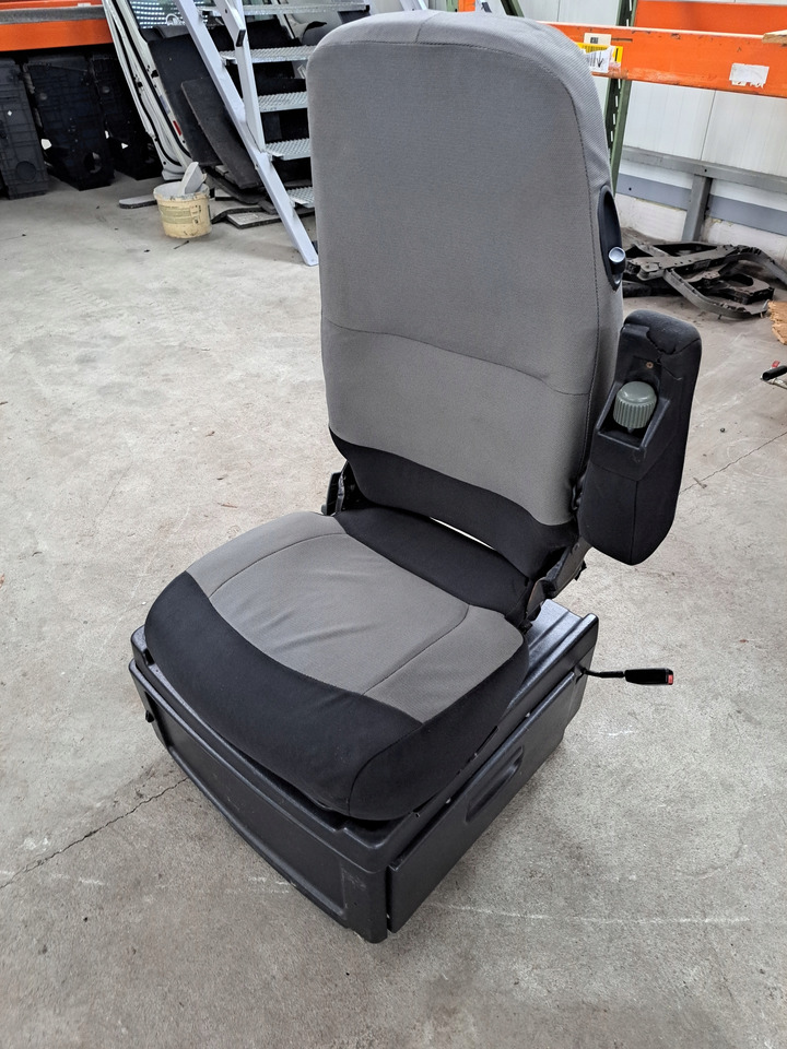 Renault FOTEL OBRACANY SIEDZENIE PASAŻERA RENAULT MAGNUM DXI LIFT VEGA S - Sedaček pro Nákladní auto: obrázek 2 Renault FOTEL OBRACANY SIEDZENIE PASAŻERA RENAULT MAGNUM DXI LIFT VEGA S - Sedaček pro Nákladní auto: obrázek 2