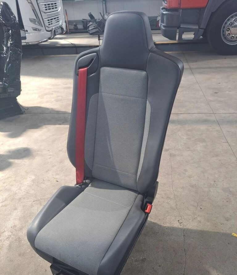 Renault PRAWY SIEDZENIE PASAŻERA Renault RANGE GAMA T C K - Sedaček pro Nákladní auto: obrázek 4 Renault PRAWY SIEDZENIE PASAŻERA Renault RANGE GAMA T C K - Sedaček pro Nákladní auto: obrázek 4
