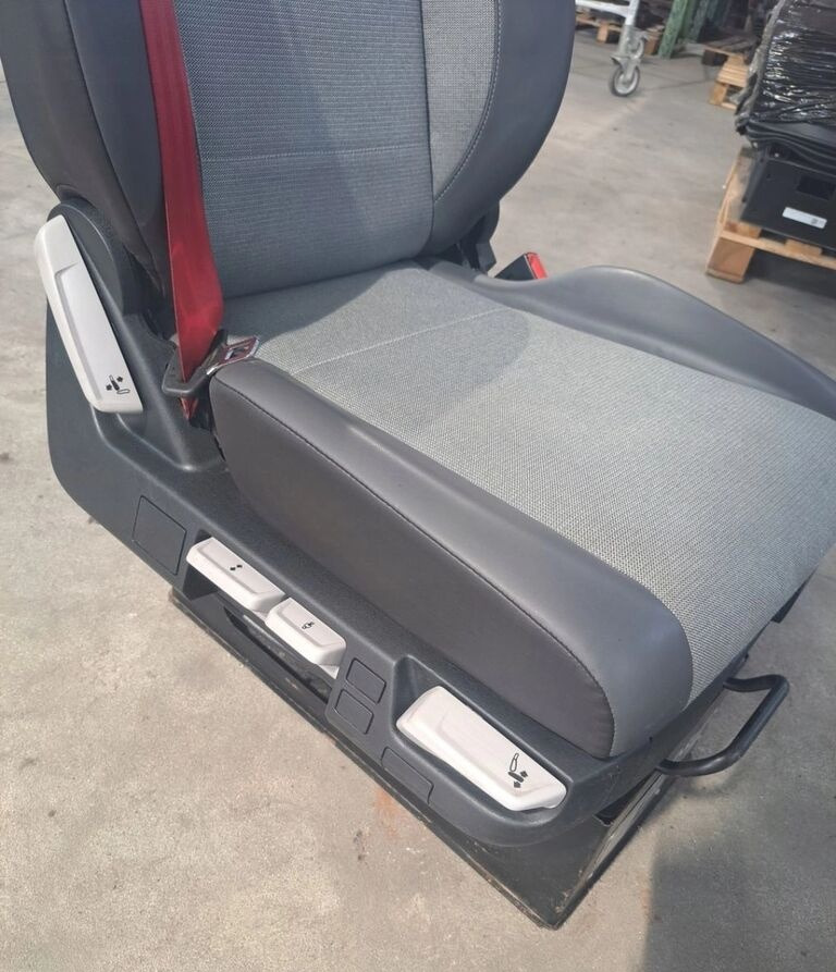 Renault PRAWY SIEDZENIE PASAŻERA Renault RANGE GAMA T C K - Sedaček pro Nákladní auto: obrázek 1 Renault PRAWY SIEDZENIE PASAŻERA Renault RANGE GAMA T C K - Sedaček pro Nákladní auto: obrázek 1