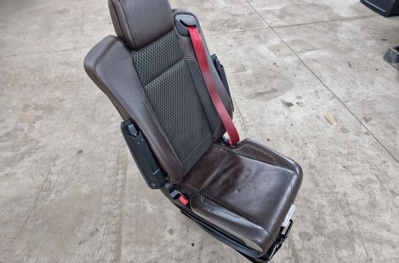 Renault SIEDZENIE KIEROWCY Renault GAMA T C K - Sedaček pro Nákladní auto: obrázek 3 Renault SIEDZENIE KIEROWCY Renault GAMA T C K - Sedaček pro Nákladní auto: obrázek 3