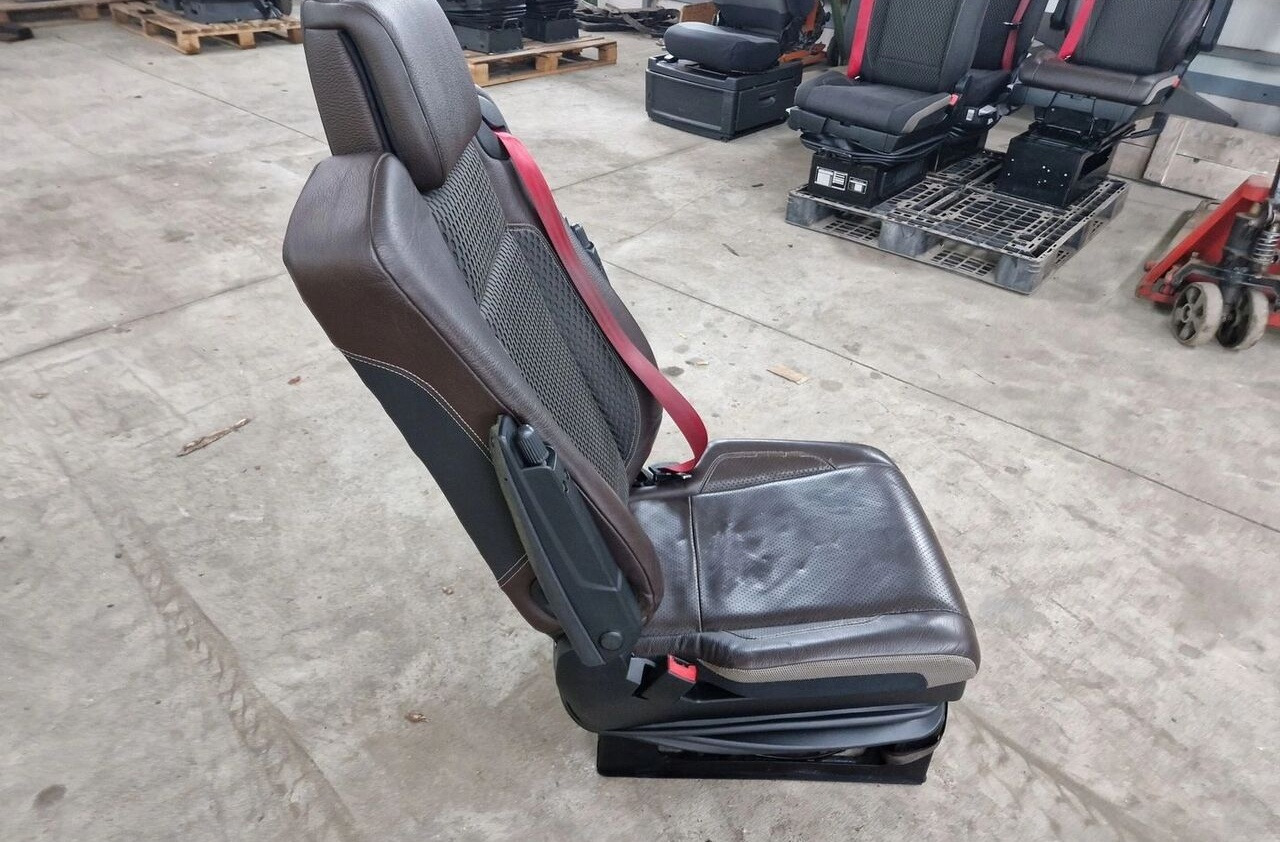 Renault SIEDZENIE KIEROWCY Renault GAMA T C K - Sedaček pro Nákladní auto: obrázek 4 Renault SIEDZENIE KIEROWCY Renault GAMA T C K - Sedaček pro Nákladní auto: obrázek 4