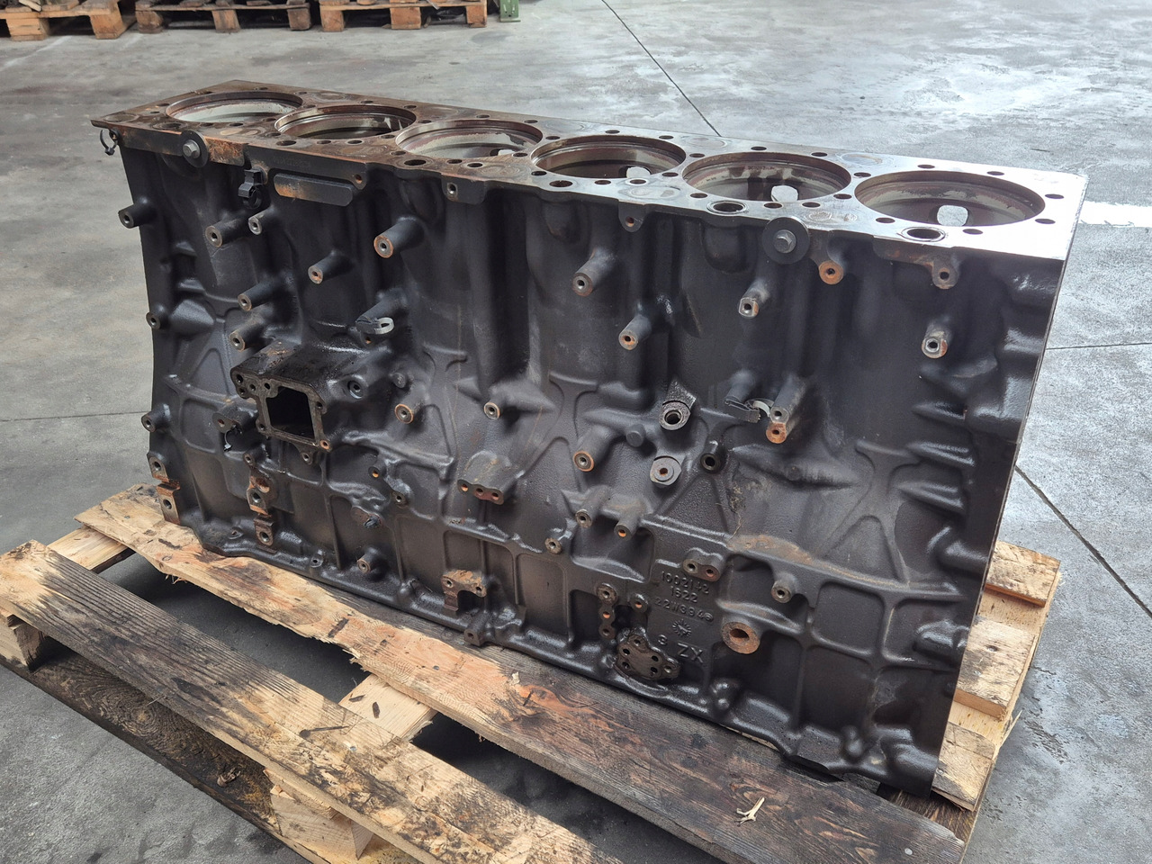 VOLVO BLOK SILNIKA RENAULT GAMA RANGE T EVO TURBOCOMPOUND VOLVO FH 5 D13K 2226825 K8 - Blok válců pro Nákladní auto: obrázek 1 VOLVO BLOK SILNIKA RENAULT GAMA RANGE T EVO TURBOCOMPOUND VOLVO FH 5 D13K 2226825 K8 - Blok válců pro Nákladní auto: obrázek 1