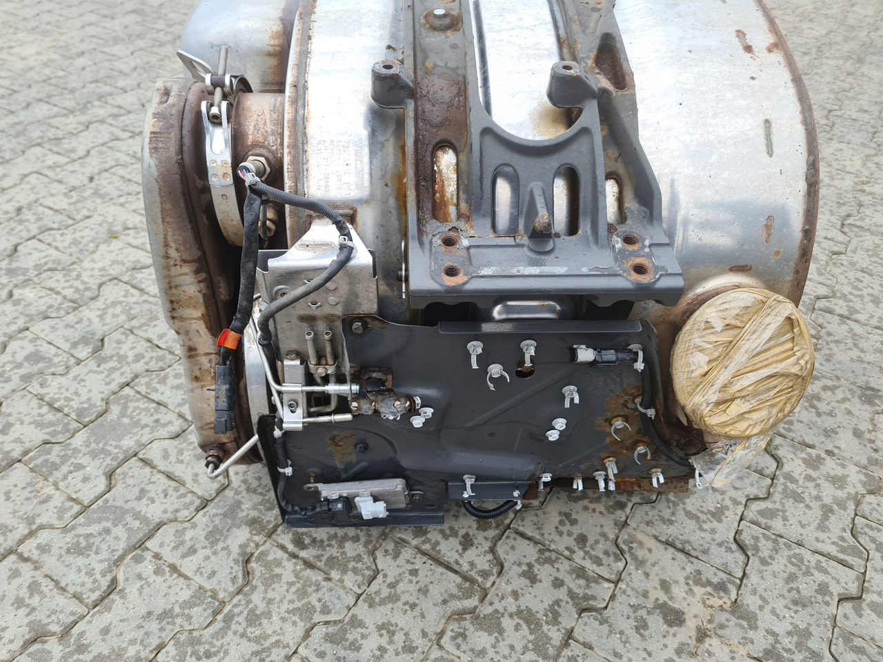 VOLVO KATALIZATOR TŁUMIK DPF FILTR KOMPLETNY VOLVO FH 4 FM 4 RENAULT GAMA T RANGE - Katalyzátor výfukových plynů: obrázek 3 VOLVO KATALIZATOR TŁUMIK DPF FILTR KOMPLETNY VOLVO FH 4 FM 4 RENAULT GAMA T RANGE - Katalyzátor výfukových plynů: obrázek 3