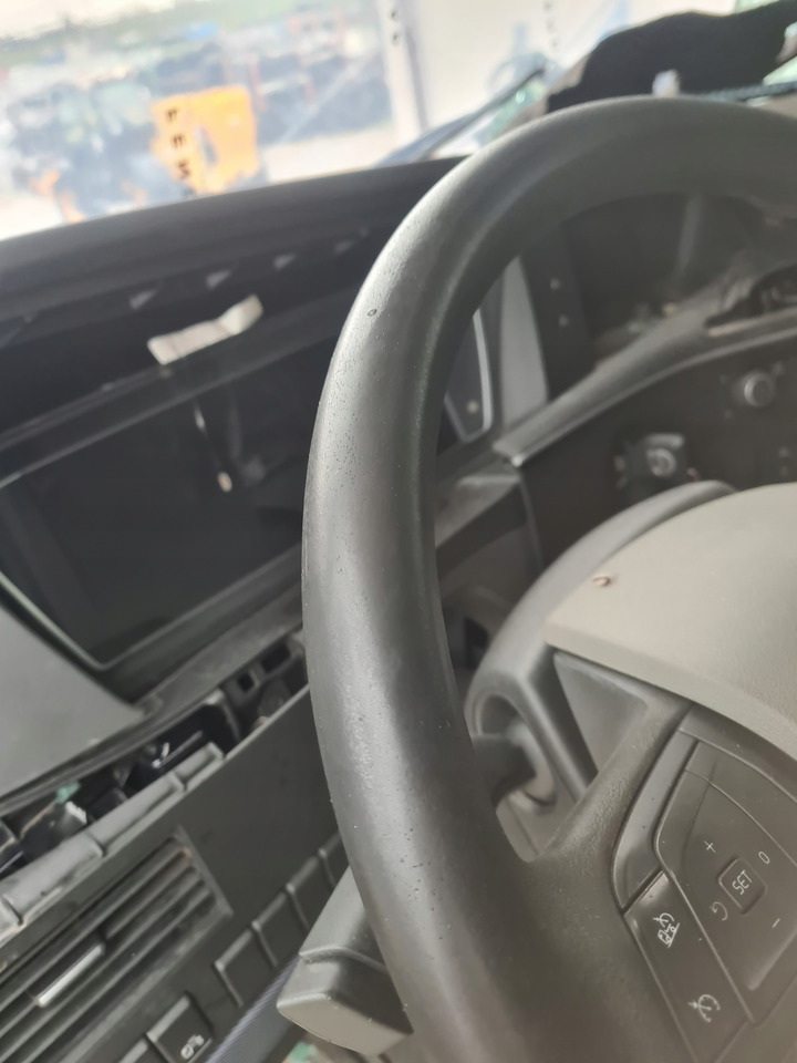 VOLVO KIEROWNICA WIELOFUNKCYJNA KOMPLETNA VOLVO FH 5 FM 5 FMX - Volant pro Nákladní auto: obrázek 4 VOLVO KIEROWNICA WIELOFUNKCYJNA KOMPLETNA VOLVO FH 5 FM 5 FMX - Volant pro Nákladní auto: obrázek 4