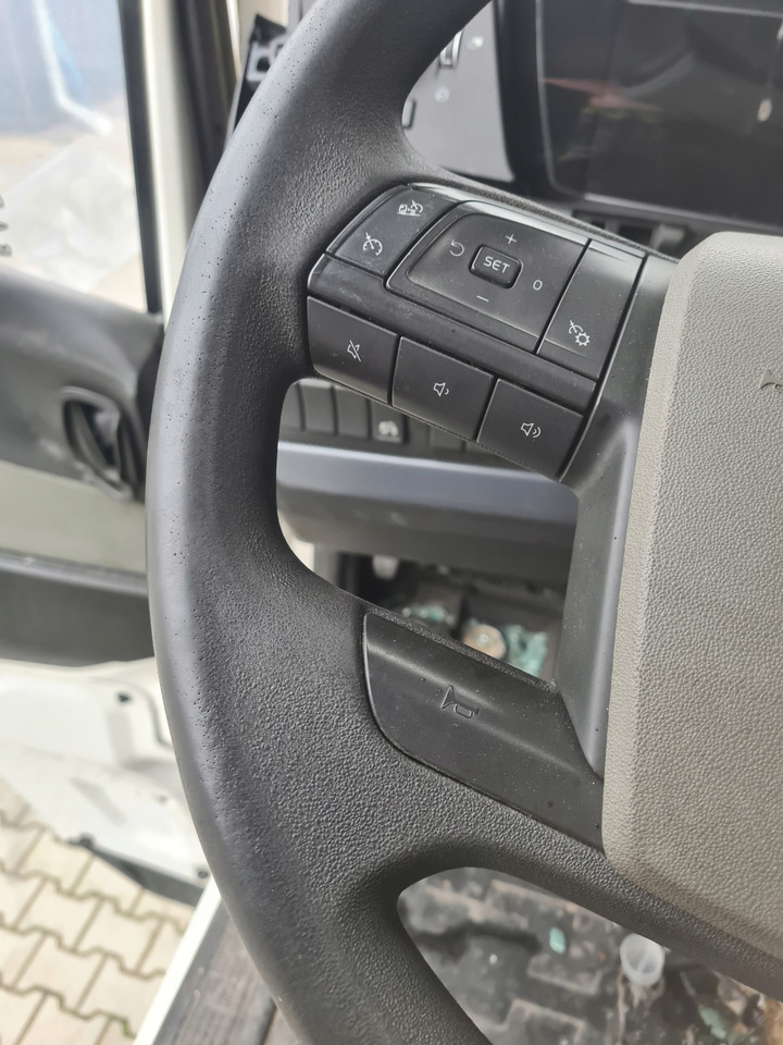 VOLVO KIEROWNICA WIELOFUNKCYJNA KOMPLETNA VOLVO FH 5 FM 5 FMX - Volant pro Nákladní auto: obrázek 2 VOLVO KIEROWNICA WIELOFUNKCYJNA KOMPLETNA VOLVO FH 5 FM 5 FMX - Volant pro Nákladní auto: obrázek 2