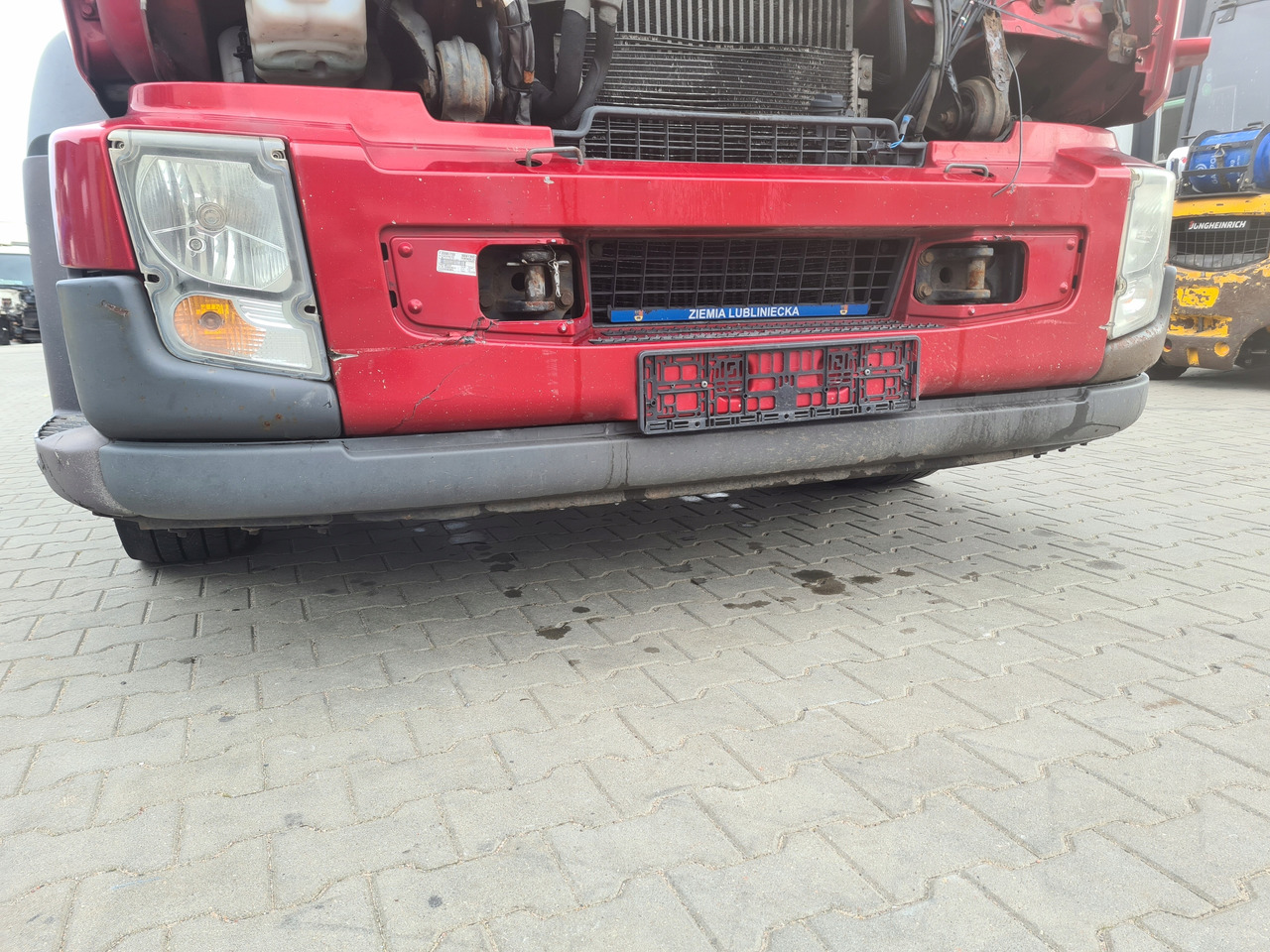 VOLVO ZDERZAK KOMPLETNY Z LAMPAMI BELKA STOPNIE VOLVO FL 22.5 EURO 5 - Nárazník pro Nákladní auto: obrázek 1 VOLVO ZDERZAK KOMPLETNY Z LAMPAMI BELKA STOPNIE VOLVO FL 22.5 EURO 5 - Nárazník pro Nákladní auto: obrázek 1