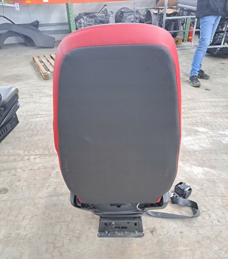 Volvo FOTEL PASAŻERA PRAWY VOLVO FH 4 FM 4 - Sedaček pro Nákladní auto: obrázek 5 Volvo FOTEL PASAŻERA PRAWY VOLVO FH 4 FM 4 - Sedaček pro Nákladní auto: obrázek 5