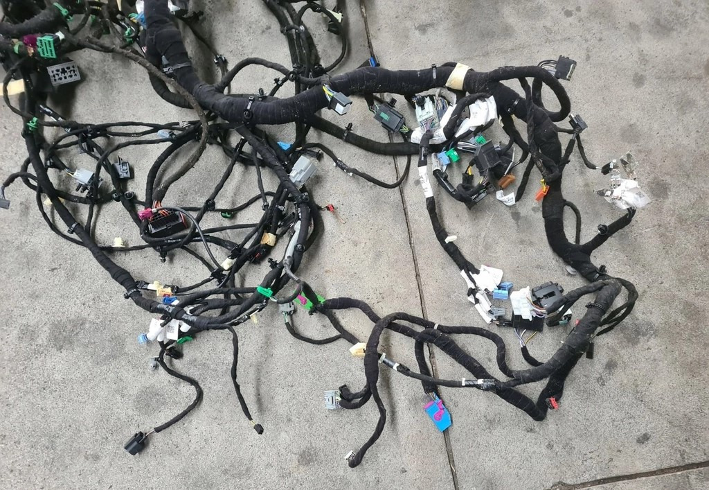 WIĄZKA INSTALACJA KABINY KONSOLI DESKI ROZDZIELCZEJ FORD F-MAX 500 TRUCKS - Kabely/ Vodiče: obrázek 2 WIĄZKA INSTALACJA KABINY KONSOLI DESKI ROZDZIELCZEJ FORD F-MAX 500 TRUCKS - Kabely/ Vodiče: obrázek 2