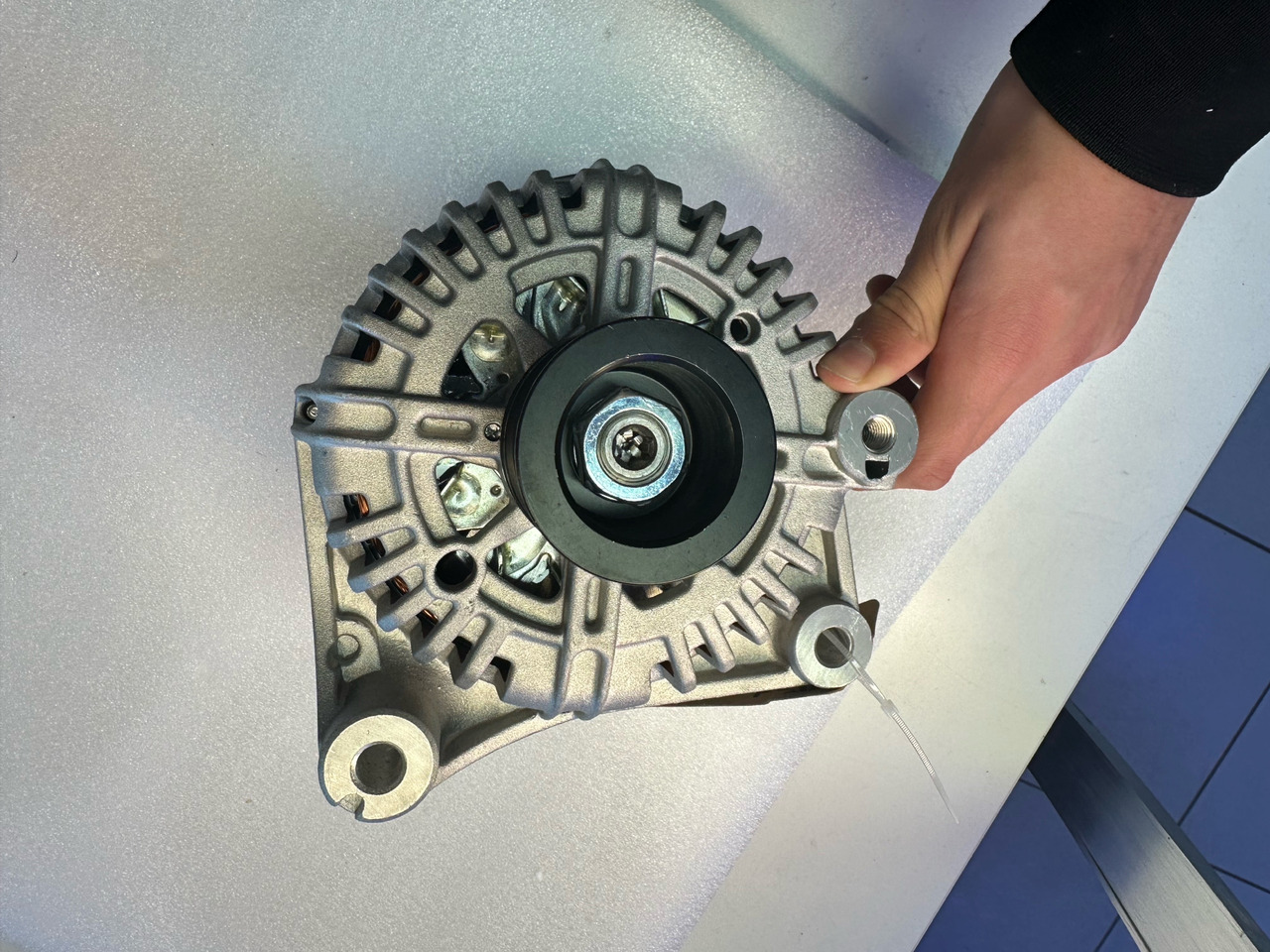 Woda BMW 325, 330, X5 - Alternátor pro Dodávka: obrázek 2 Woda BMW 325, 330, X5 - Alternátor pro Dodávka: obrázek 2