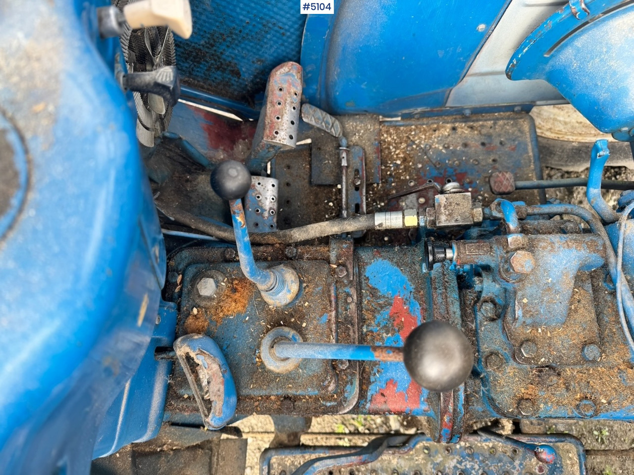 Traktor 1972 Ford 3000 4x2 w/ Front loader: obrázek 15