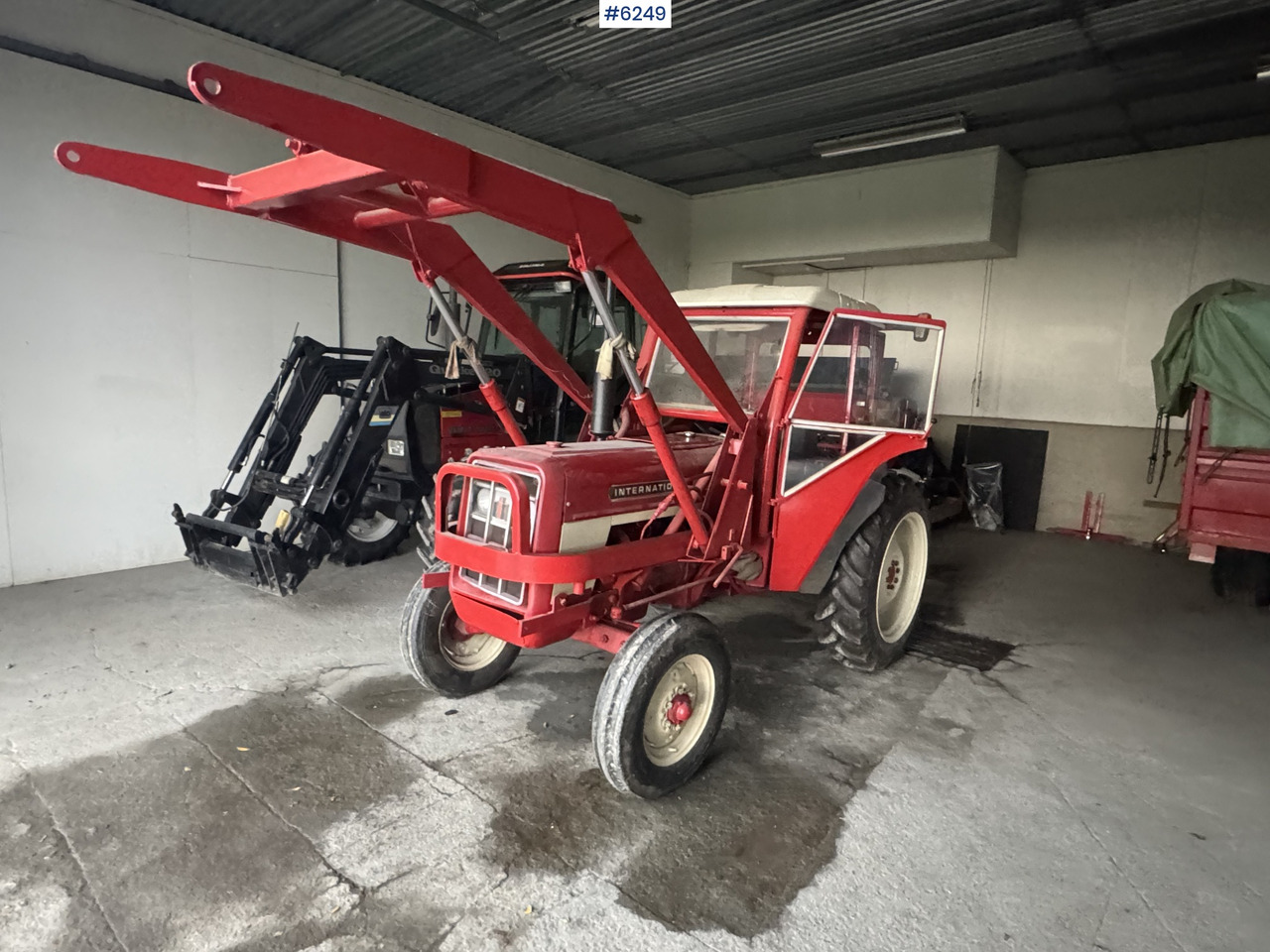 1973 International 444 w/ Bjørnerud loader and bucket. WATCH VIDEO - Traktor: obrázek 1 1973 International 444 w/ Bjørnerud loader and bucket. WATCH VIDEO - Traktor: obrázek 1
