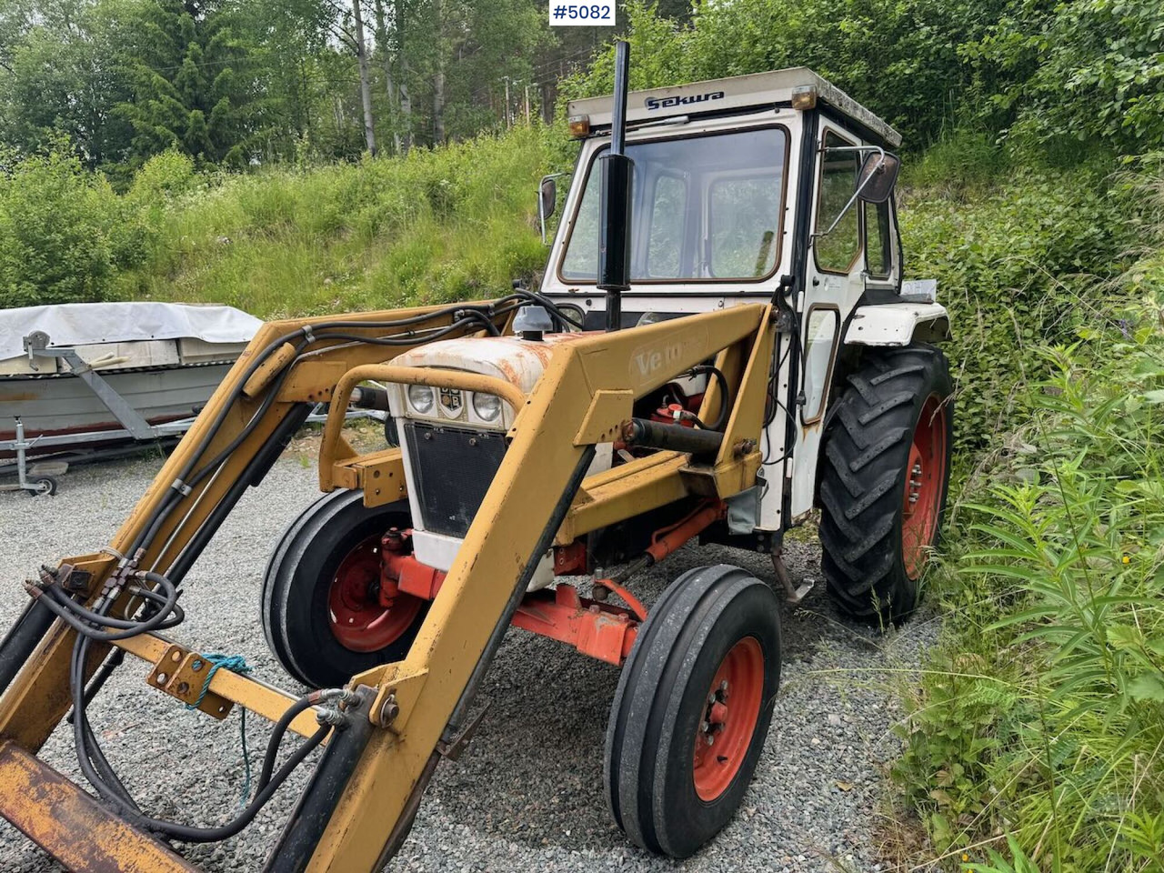 1980 David Brown 885 w/ front loader and bucket - Traktor: obrázek 2 1980 David Brown 885 w/ front loader and bucket - Traktor: obrázek 2