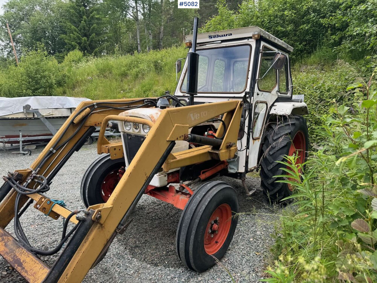 1980 David Brown 885 w/ front loader and bucket - Traktor: obrázek 1 1980 David Brown 885 w/ front loader and bucket - Traktor: obrázek 1