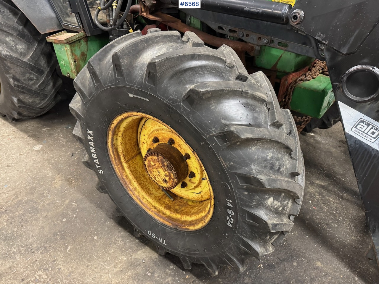 1980 John Deere 2140 w/ front loader. - Traktor: obrázek 5 1980 John Deere 2140 w/ front loader. - Traktor: obrázek 5